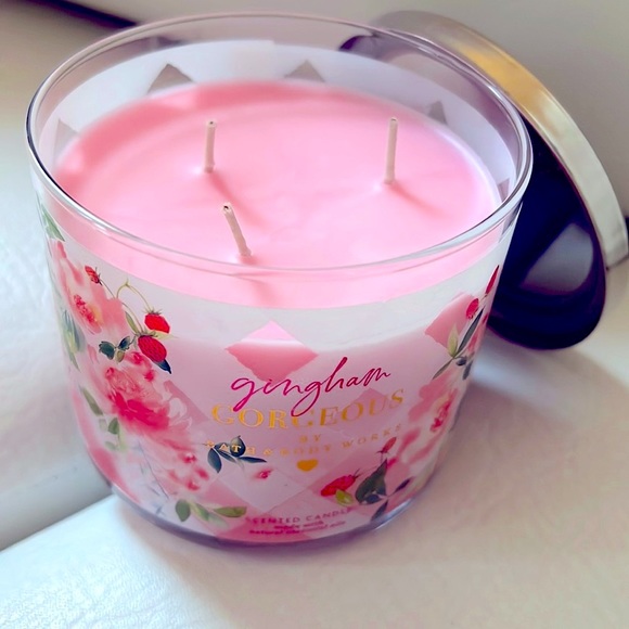 Gingham Gorgeous Candle! - Picture 2 of 3